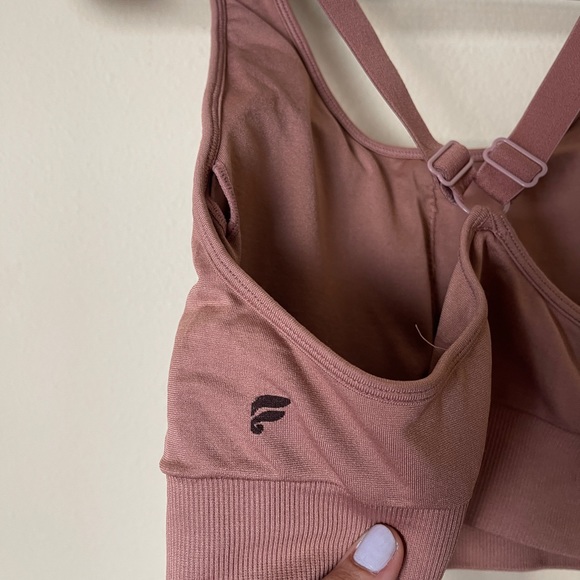 Fabletics- medium impact sports bra - Picture 5 of 8